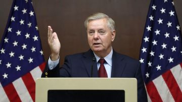 ملياردير عربي يسحق سيناتورا أمريكيا برسالة موجعة