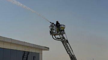 الدفاع المدني يسيطر على حريق في مضخة مبنى بالرياض الدفاع المدني يسيطر على حريق في مضخة مبنى بالرياض