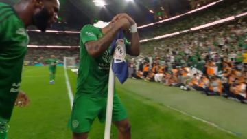 احتفال توني بهدفه في مرمى الاتحاد يثير غضب الجماهير.. فيديو احتفال توني بهدفه في مرمى الاتحاد يثير غضب الجماهير.. فيديو