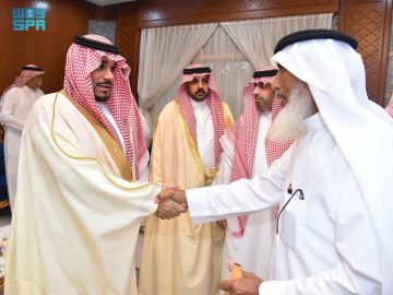 نائب أمير نجران يعزي شيخ شمل آل فاطمة يام في وفاة شقيقه