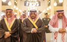 نائب أمير الرياض يؤدي صلاة الميت على الأمير محمد بن بندر..صور