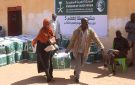 سلال غذائية وزعها مركز الملك سلمان.. مساعدات سعودية في آسيا وإفريقيا - sa