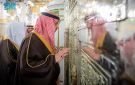 نائب أمير المدينة المنورة يزور المسجد النبوي الشريف ويشارك أئمته الإفطار