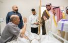 وكيل إمارة القصيم يعايد المرضى المنومين بتخصصي الملك فهد في بريدة