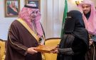 سلم وثائق الوحدات السكنية للمستفيدين من تبرع ولي العهد.. أمير تبوك: القيادة حريصة على تمكين المواطن وتوفير الحياة الكريمة - sa