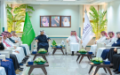 رئيس جامعة الإمام عبدالرحمن يستقبل جمعية أصدقاء المرضى ويزورون المرضى المنومين - sa