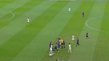 إغماء لاعب جوهور بعد تصادم قوي مع مجرشي.. فيديو إغماء لاعب جوهور بعد تصادم قوي مع مجرشي.. فيديو