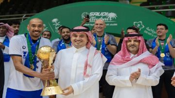 الهلال يتوج بكأس النخبة للكرة الطائرة الهلال يتوج بكأس النخبة للكرة الطائرة