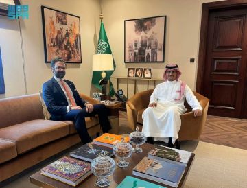 سفير خادم الحرمين الشريفين لدى دولة قطر يستقبل سفير إسبانيا لدى قطر