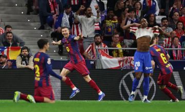 برشلونة يقهر أتلتيكو مدريد في معقله ويوسع الفارق مع ريال مدريد إلى 7 نقاط