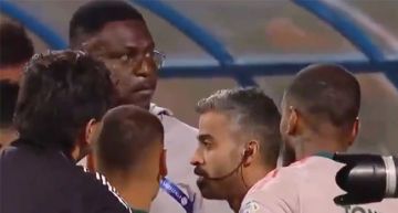 بعد الجدل التحكيمي في “لقاء الفيحاء”.. إدارة الأهلي تطلب «صافرة أجنبية» لجولات روشن المتبقية