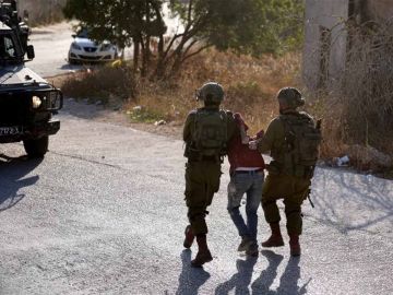 قوات الاحتلال الإسرائيلي تعتقل 15 فلسطينيا بينهم طفلان في الضفة الغربية