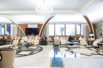 أمير المنطقة الشرقية يتسلم التقرير الختامي لبرنامج زكاة الفطر الموحد ويستقبل مدير الدفاع المدني بالمنطقة