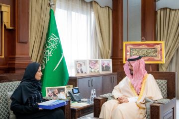 أمير المدينة يطلع على إنجازات جامعة طيبة