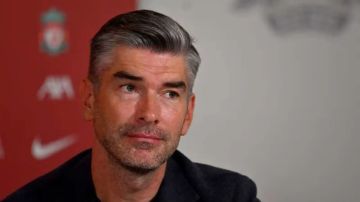 الهلال السعودي يرد بشكل صارم على شرط ريتشارد هيوز