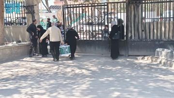  سلمان للإغاثة يوزع 496 سلة غذائية في ريف دمشق بسوريا