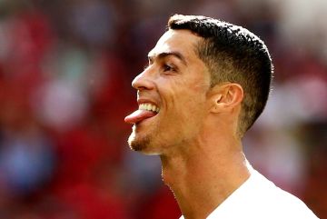 كريستيانو رونالدو يرفض عرضا خياليا لمجاورة ميسي كريستيانو رونالدو يرفض عرضا خياليا لمجاورة ميسي
