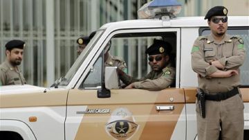 شرطة الرياض تباشر بلاغا لامرأة ادعت تعرضها للاعتداء.. فيديو شرطة الرياض تباشر بلاغا لامرأة ادعت تعرضها للاعتداء.. فيديو