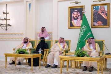 أمير القصيم يكرم 38 طالبا وطالبة بجائزةمنافس