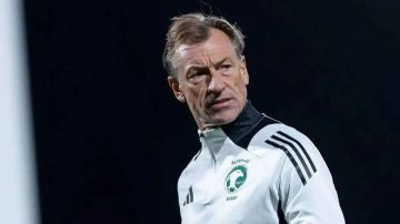 رسميا.. مدرب يوناني لقيادة المنتخب السعودي خلفا لرينارد (صورة)