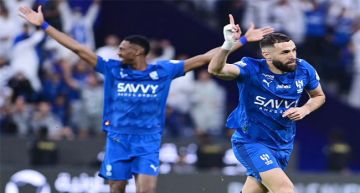 انفرد بالمركز الثاني.. الهلال يدك شباك الخلود بسداسية