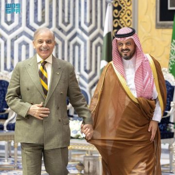 رئيس وزراء باكستان يصل إلى جدة