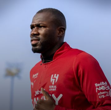 كوليبالي يجري برنامجه العلاجي في عيادة الهلال