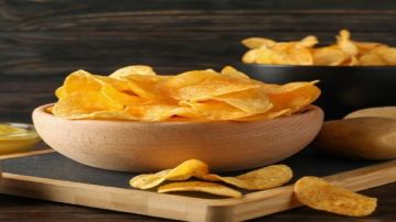 أخصائي: الشيبس الحار يسبب التهابات المعدة ويرفع السمنة والضغط