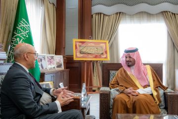 أمير المدينة يلتقي سفير باكستان ويعزز مسيرة موهبة