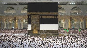 رئاسة الشؤون الدينية تدعو قاصدي الحرمين إلى الالتزام بآداب وفضائل يوم الجمعة