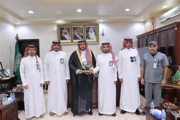 الرافع يتسلم تقرير الفن التشكيلي ويستقبل الحثلان والعتيبي