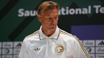اتحاد الكرة يفاوض 5 مدربين لخلافة رينارد اتحاد الكرة يفاوض 5 مدربين لخلافة رينارد
