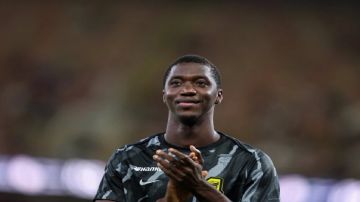 دومبيا يخضع لجراحة الرباط الصليبي