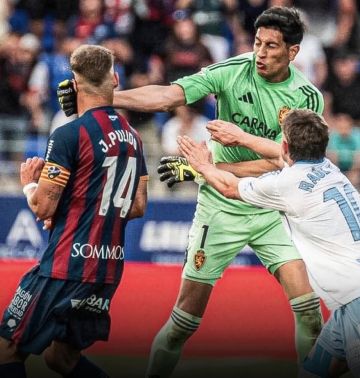 إيقاف حارس مرمى ريال سرقسطة 13 مباراة بعد «اللكمة»