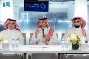 وزارة الصناعة والثروة المعدنية تستعرض الفرص الصناعية في المشروعات الكبرى