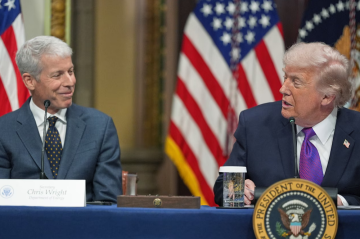 ترامب: وزير الطاقة مخطئ في توقعه عدم انخفاض أسعار البنزين قبل 2027