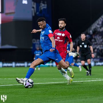 الهلال يفوز على ضمك بهدف ويواصل ملاحقة النصر