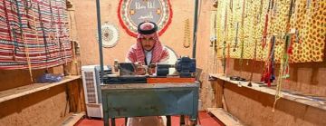 خراطة السبح اليدوية.. فن تراثي أصيل لازال حاضرا