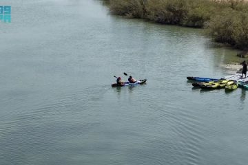 رياضة التجديف بالكاياك تجذب زوار فعاليات  ليالي الحريد 22  في جزر فرسان