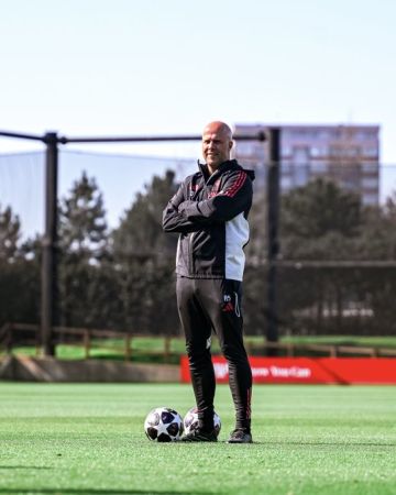 سلوت يطالب ليفربول باستعادة نسخة جالطة سراي أمام مانشستر سيتي