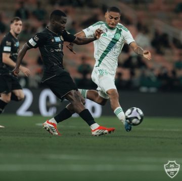 الأهلي يقسو على ضمك بثلاثية نظيفة في دوري روشن