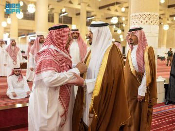 نائب أمير الرياض يؤدي صلاة الميت على صاحبة السمو الأميرة فوزية بنت سعود بن هذلول بن ثنيان آل سعود