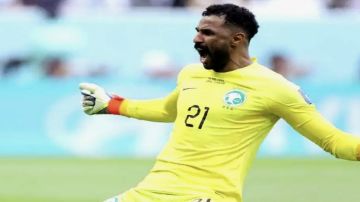 الغامدي يشيد بمستوى العويس أمام صربيا: حارس يشعرنا بالأمان.. فيديو