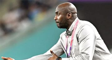 منتخب غانا يقيل مدربه قبل 72 يوماً من المونديال