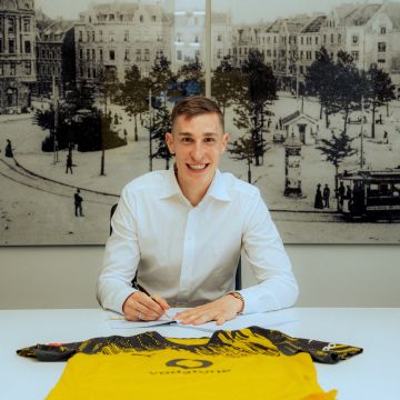 دورتموند يعلن تجديد عقد شلوتربيك حتى 2031