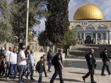 اقتحام المسجد الأقصى من قبل عشرات المستعمرين بحماية قوات الاحتلال الإسرائيلي
