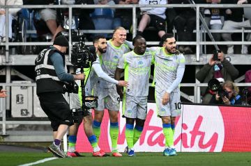 السيتي ينتزع الصدارة من آرسنال ويدفع بيرنلي للهبوط