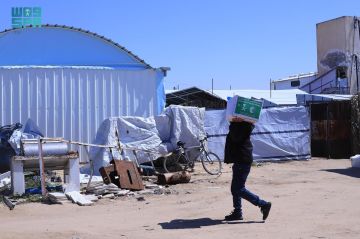 المملكة توزع (531) سلة غذائية في خان يونس بغزة