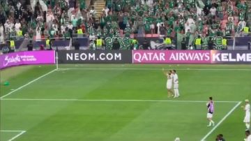 مجرشي يعتذر لجماهير الأهلي بعد الطرد أمام جوهور.. فيديو مجرشي يعتذر لجماهير الأهلي بعد الطرد أمام جوهور.. فيديو