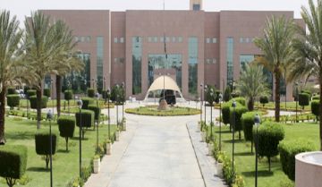 أمانة تبوك تضبط مستودعا مخالفا وتصادر 68 طنا من المواد الغذائية